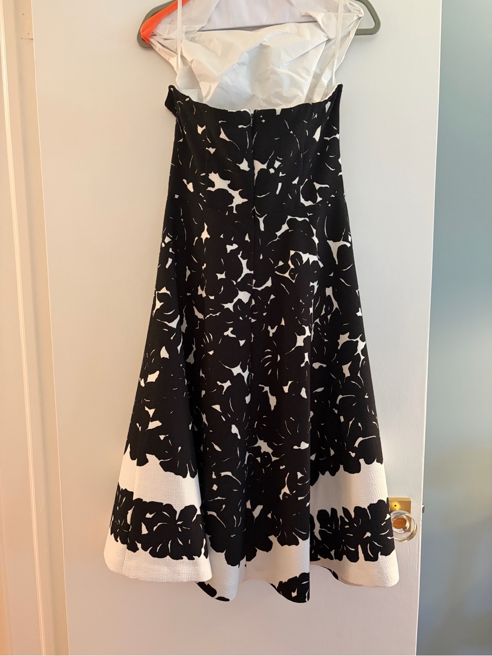 NWOT, Size 8, White House Black Market Black & White Strapless Floral Midi Dress - Picture 12 of 16